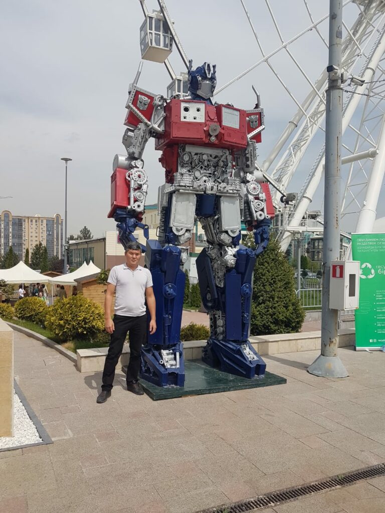 Шаңсорғыштан робот құрастырған Талғар тұрғыны әлдеқашан миллионер атанған