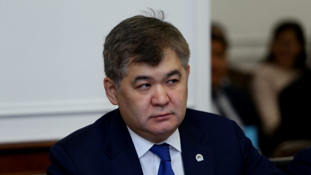 Для экс-главы Минздрава Казахстана запросили шесть лет тюремного заключения