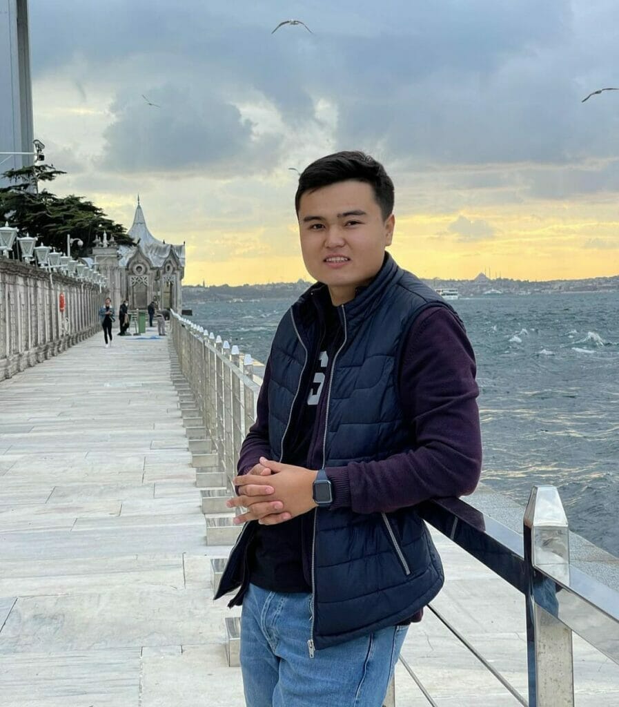 22 жасында айына 5 миллион қаржы табатын жас кәсіпкер бірнеше дүкен ашты