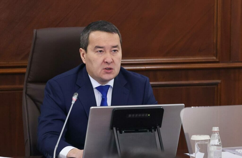 Жетісу облысының барлық мүмкіндіктерін көлік-логистикалық салаға тарту қажет – Әлихан Смайылов