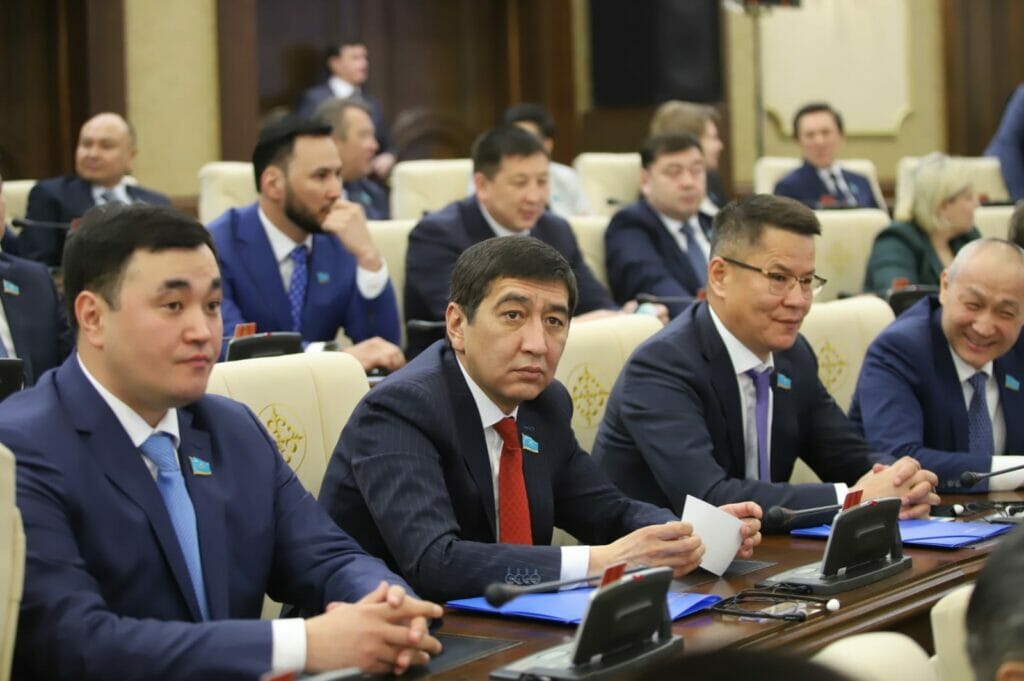 Мажилис утвердил составы комитетов: экс-глава Минобразования возглавил один из них
