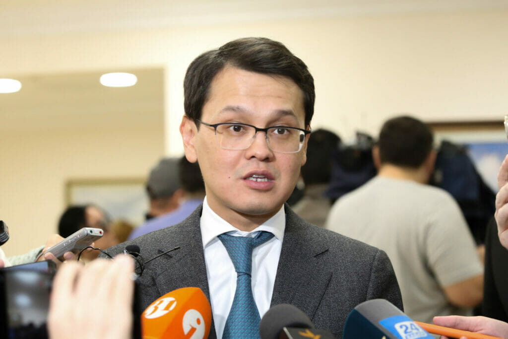 Глава Минцифры назвал интернет в Казахстане приемлемым