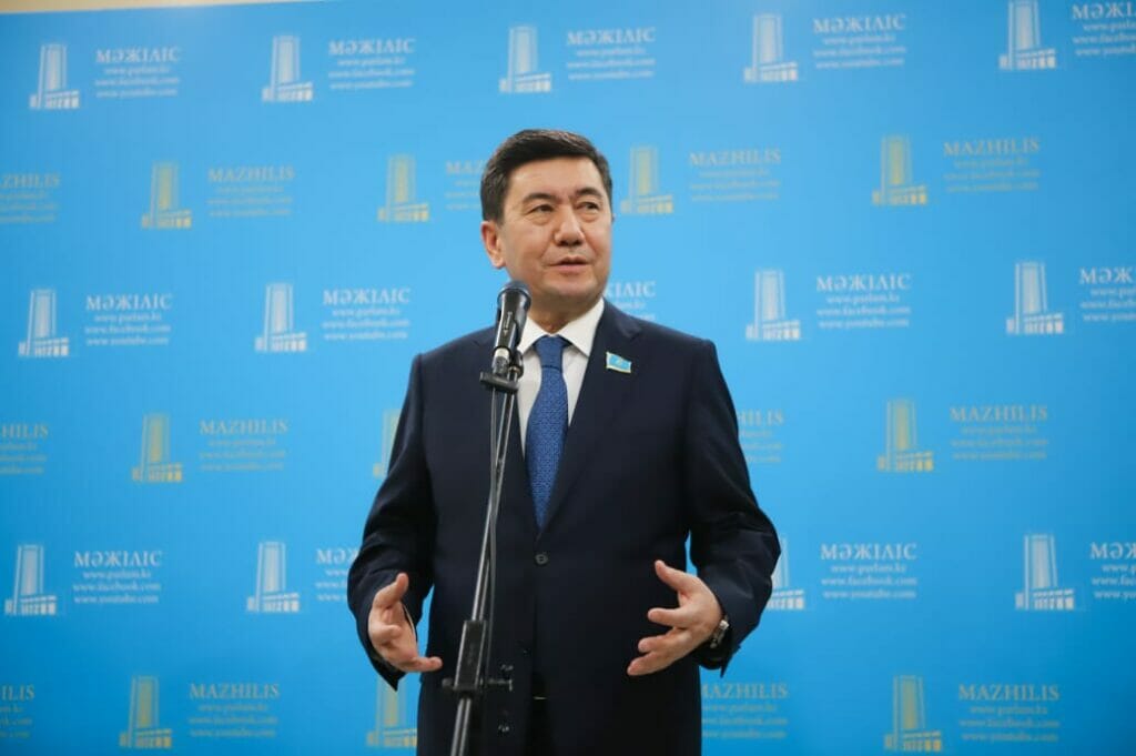 Спикер мажилиса о недовольных после выборов: «Чем вам не нравится Amanat?»