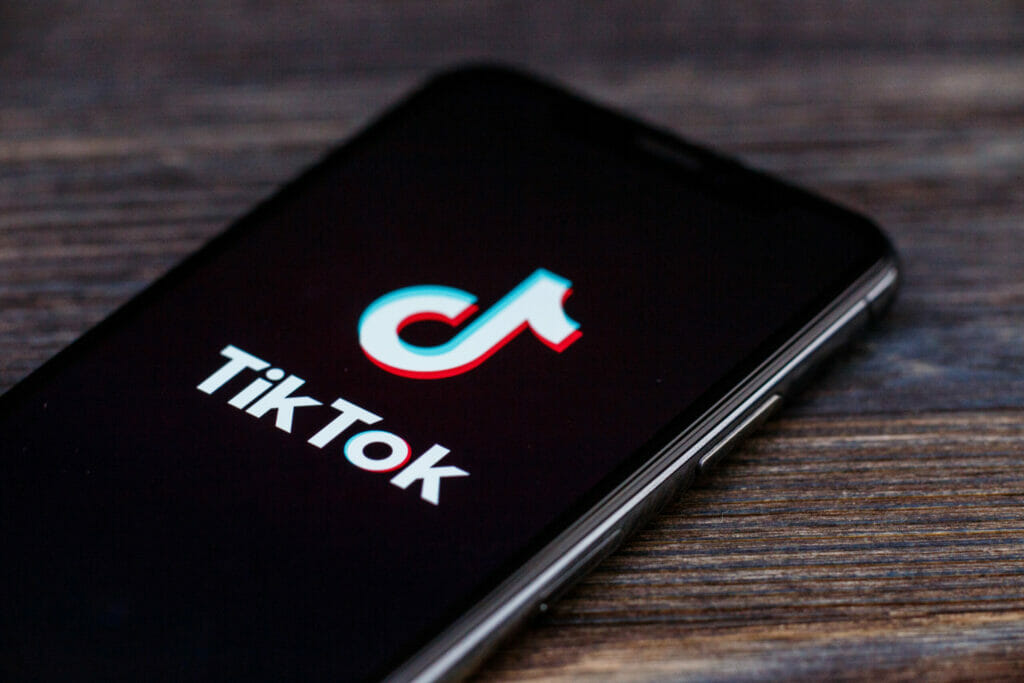 Алматинцы незаконно заработали 13 млн тенге в TikTok и получили условный срок