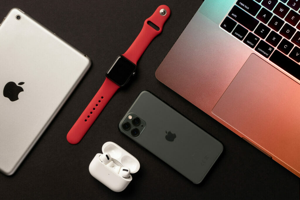 Apple временно не будет обслуживать ноутбуки и планшеты по гарантии в России