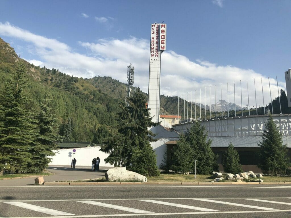 Два камнепада произошли на дороге Медеу-Шымбулак
