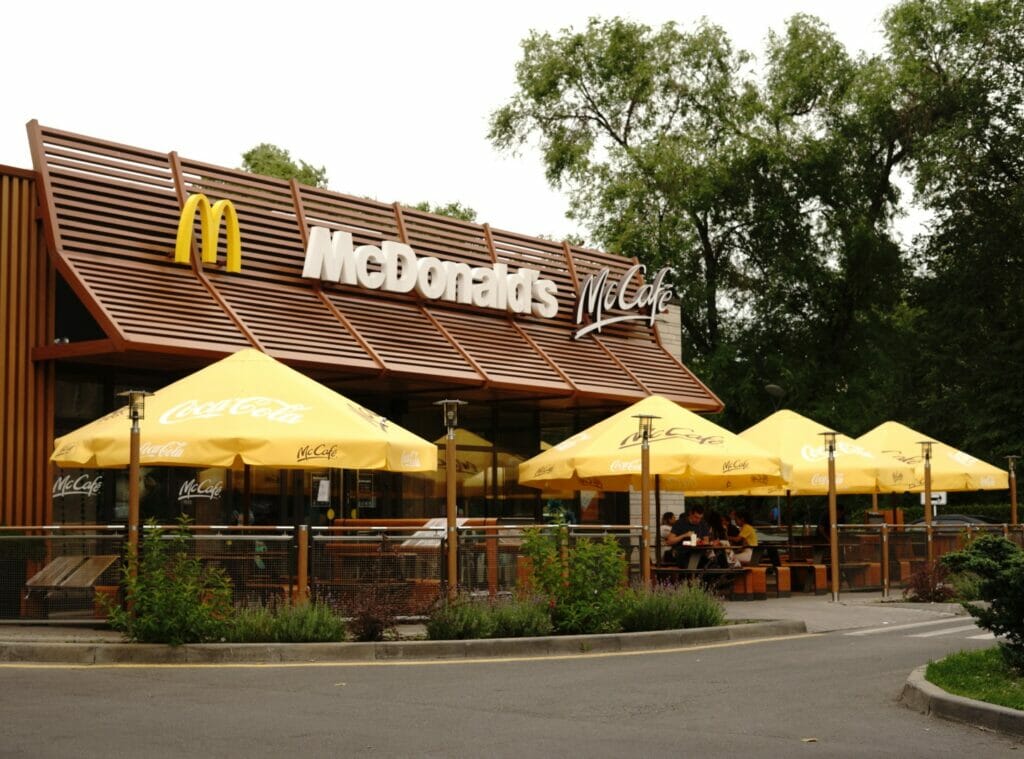 McDonald’s переводит персонал из США на «удаленку» перед сообщением об увольнениях
