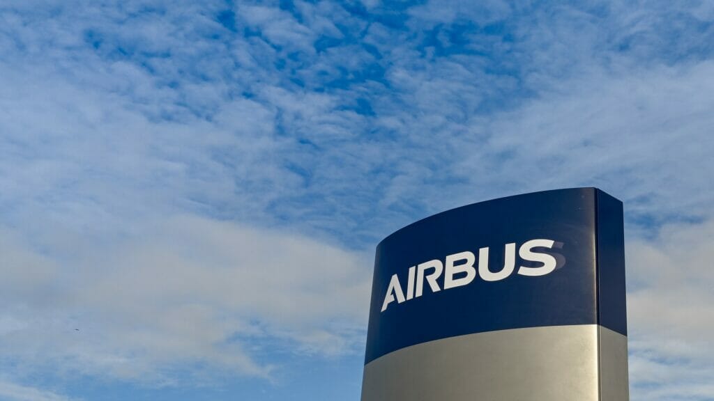 Продажи Airbus упали на 11%