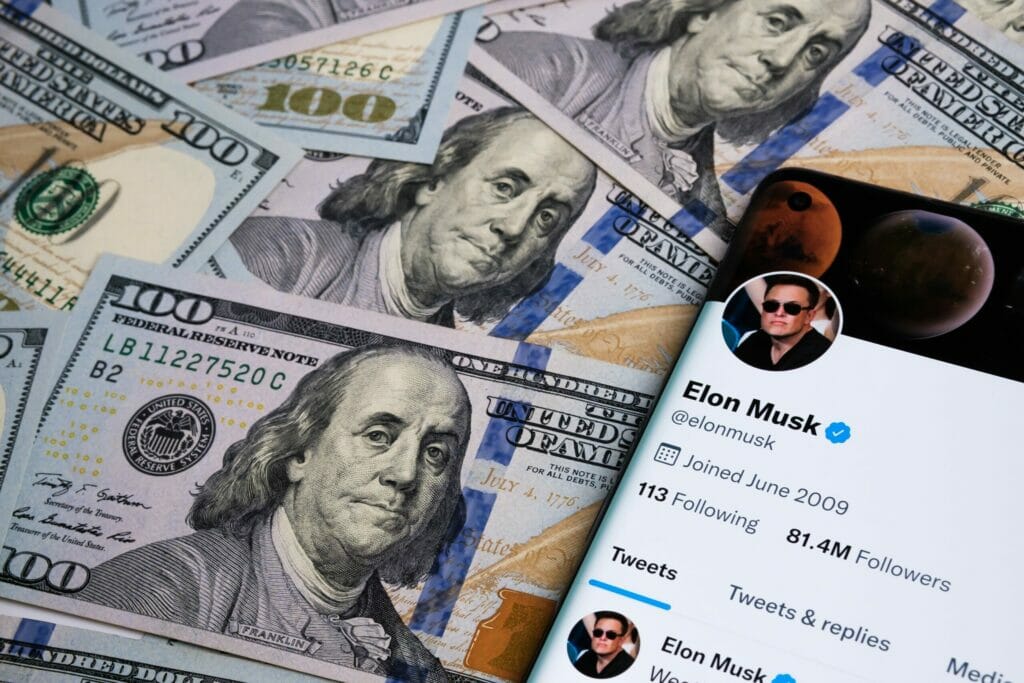 Илон Маск оставил Кардашьян, Бейонсе и Гейтса без синих галочек в Twitter: они не заплатили $8