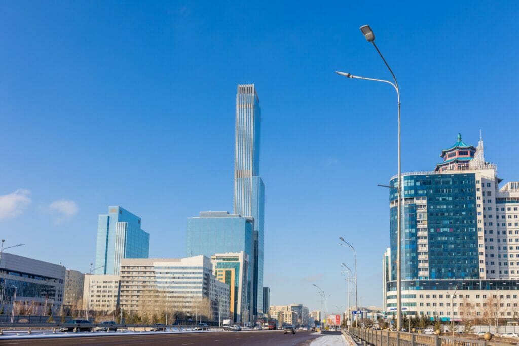 Бараки, в которых жили строители «Абу-Даби Плаза», разберут до конца года: там появится парк