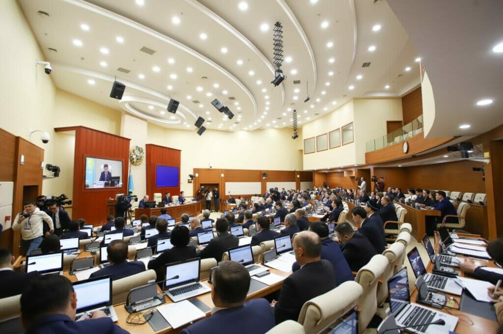 Мажилисмены раскритиковали еще не созданный орган самоуправления в Казахстане. Что не так с законопроектом о кенесе