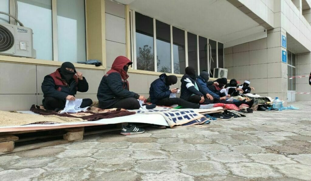 Протестующие жители Жанаозена прекратили голодовку