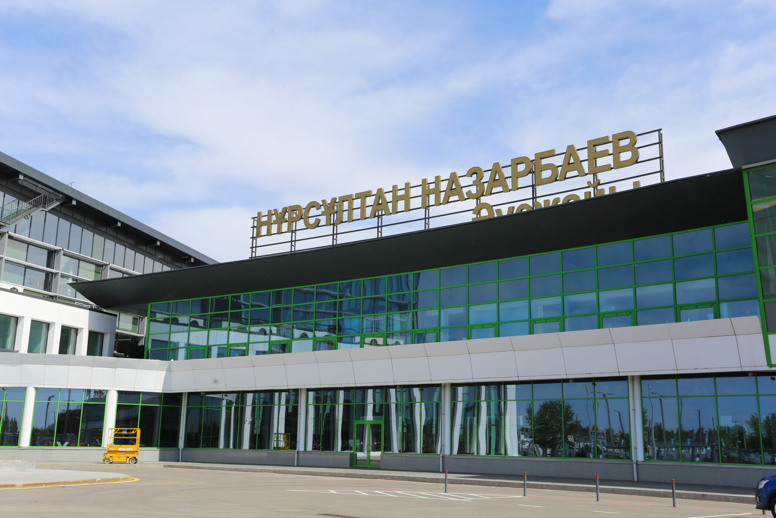 Сколько аэропортов в астане. Аэропорт Астана. Аэропорт в Астане название. Астана аэропорт фреска. Аэропорт Астана фото.