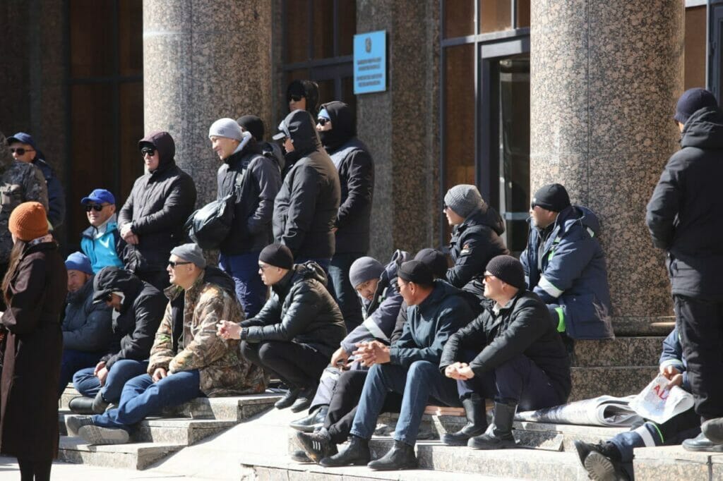 Часть митинговавших нефтяников из Жанаозена получили работу