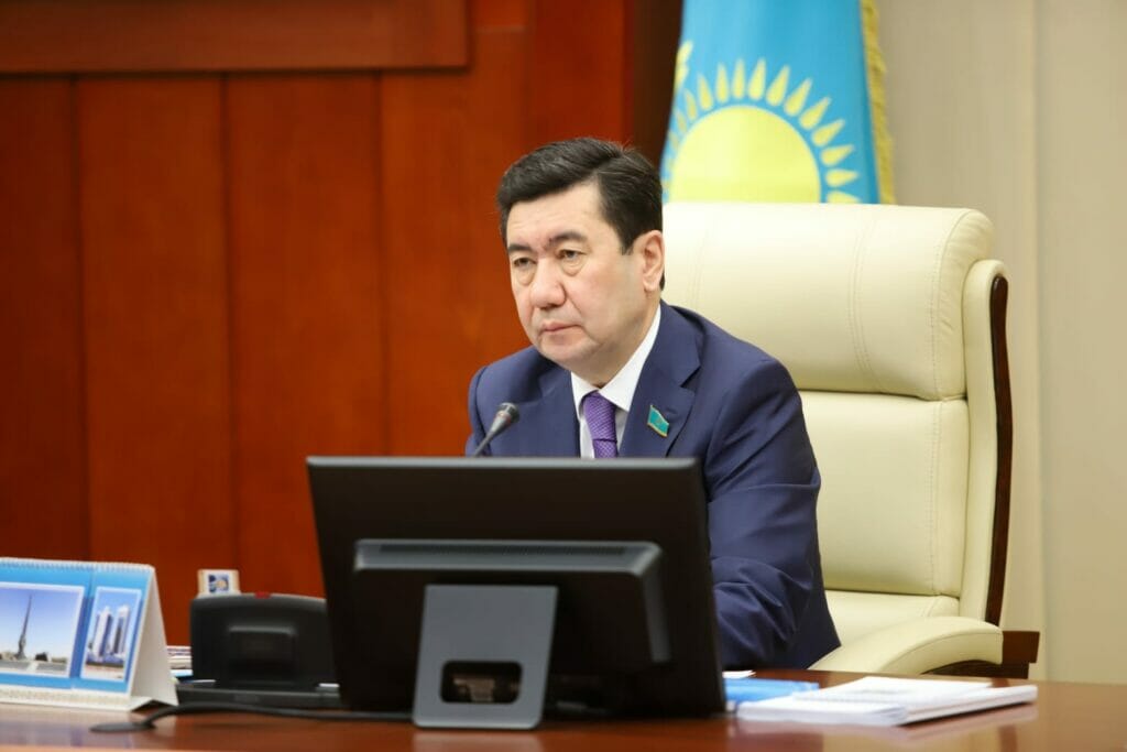 Ерлан Қошанов Тоқаевтың Ресейге сапары жайлы: Саясиландырудың қажеті жоқ