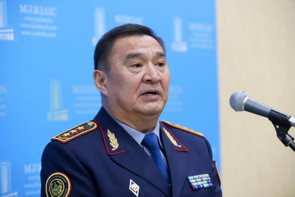 «Каждый негодяй будет наказан»: глава МВД о полицейском, подозреваемом в распространении наркотиков