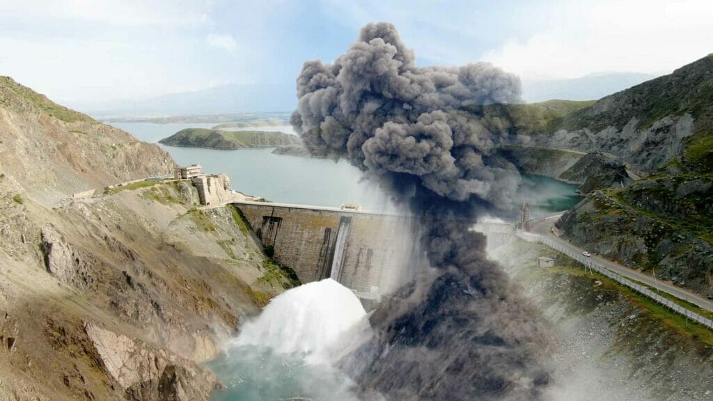 На юге Украины взорвана дамба, снабжающая Крым водой. Россия и Украина обвиняют друг друга