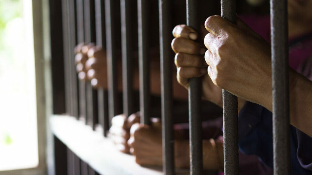 Прокурор запросил до 11 лет лишения свободы для пятерых обвиняемых в захвате аэропорта Алматы