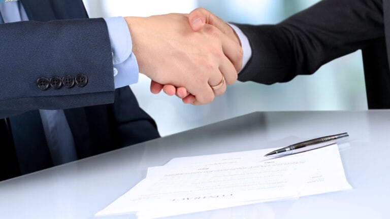 Halyk Bank купил 50% компании, акции которой принадлежали руководителю департамента Air Astana