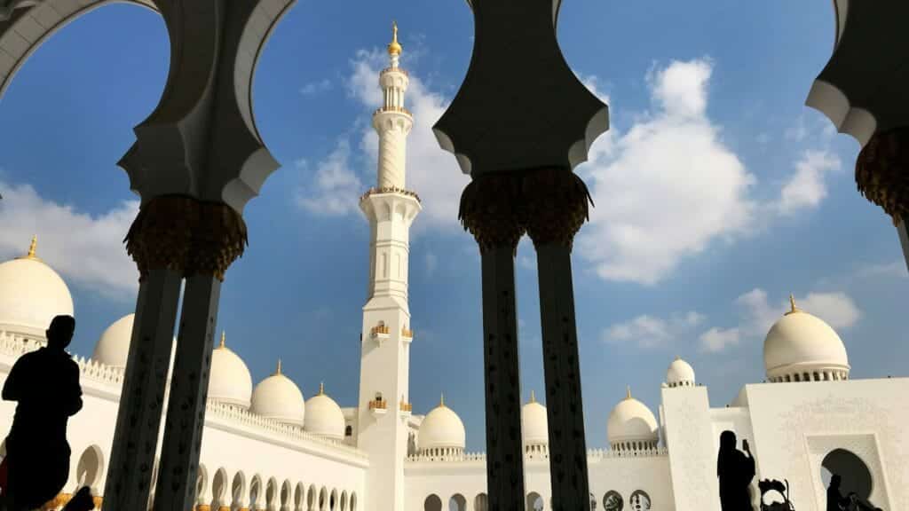 FILE PHOTO: The Sheikh Zayed Grand Mosque in Abu Dhabi, United Arab Emirates December 21,2018. REUTERS/Suhaib Salem/File Photo