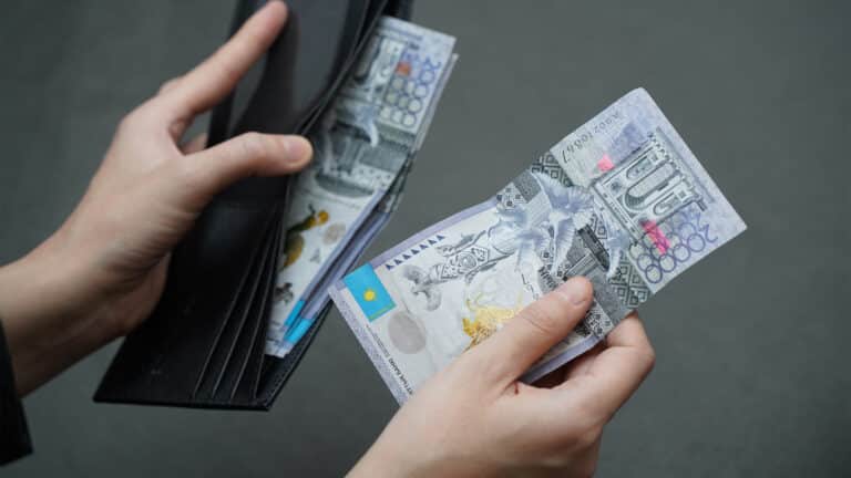 Правительство Казахстана утвердило новые правила расчета минимальной месячной зарплаты