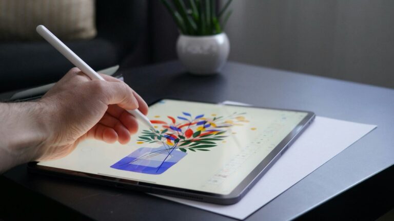 Apple планирует выпустить первые за полтора года новые iPad в мае — Bloomberg