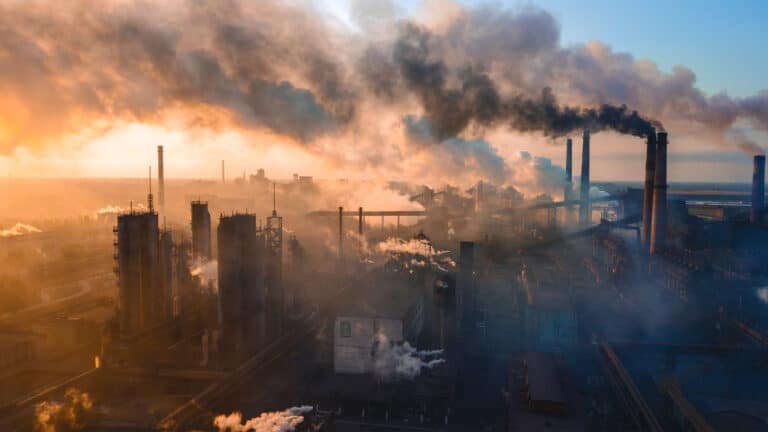 50 крупнейшим предприятиям-загрязнителям Казахстана позволят перейти на современные технологии на шесть лет позже