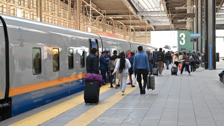 Туристический поезд будет курсировать из китайского города Сиань в Алматы