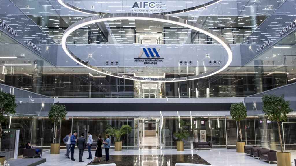Казахстанцы смогут покупать акции арабских компаний через AIX