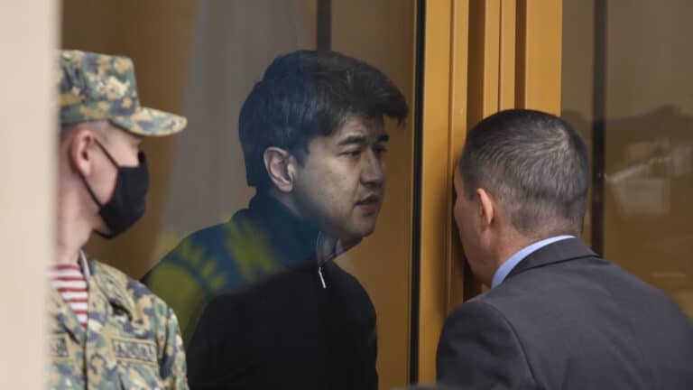 Суд не будет изучать телефон Бишимбаева, так как экс-министр снова отказался называть его пароль