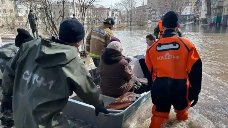 Паводки в Казахстане. Более 36 тысяч человек вернулись в свои дома