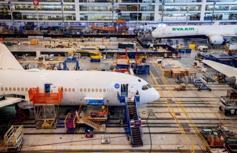 Акции Boeing упали после отчета о первом снижении выручки за семь кварталов