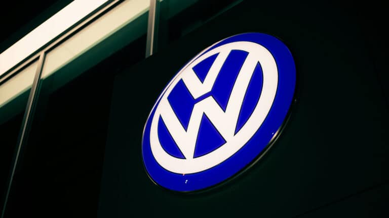 Прибыль Volkswagen упала на 20% из-за слабых продаж и высоких затрат