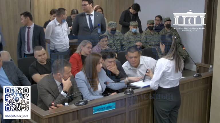 Присяжные и семья Салтанат Нукеновой плакали во время просмотра видео в день ее смерти с телефона Бишимбаева