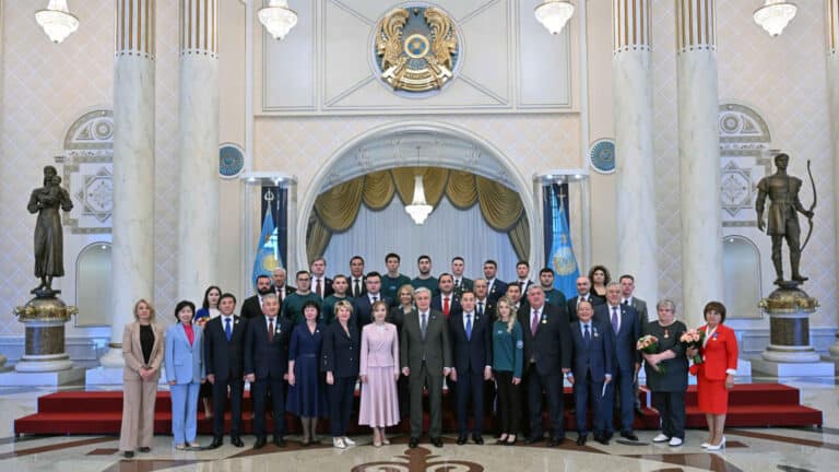 Токаев вручил орден «Ел бірлігі» главе организации «Рада украинцев Казахстана» за заслуги в укреплении мира 
