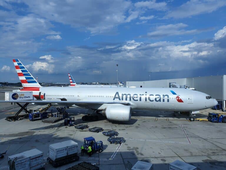 American Airlines улучшила прогноз благодаря росту деловых поездок в США