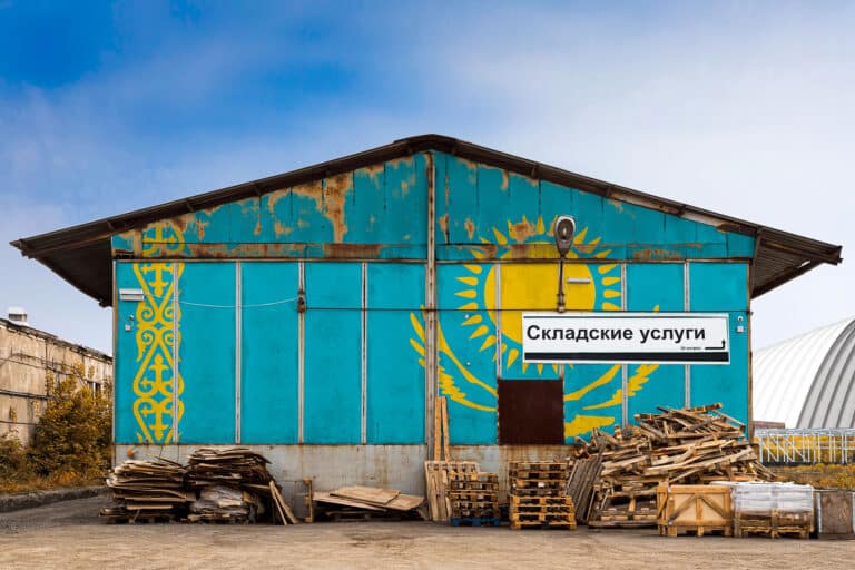 В Казахстане заняты почти все склады - законтрактованы даже те, которые еще не построены   
