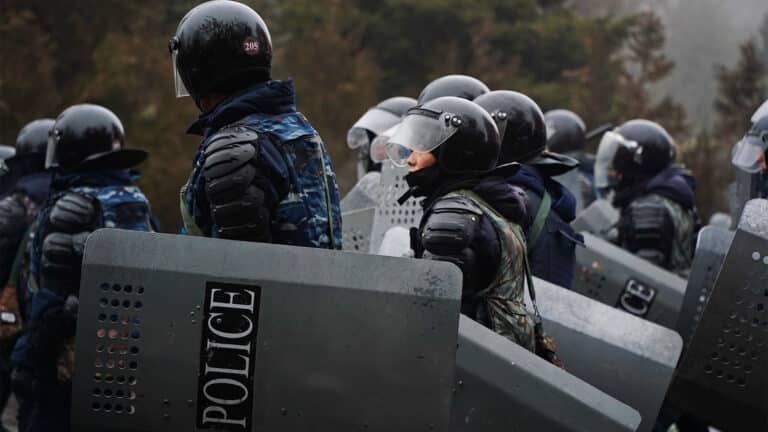 Полиция в Алматы перешла на усиленный вариант несения службы