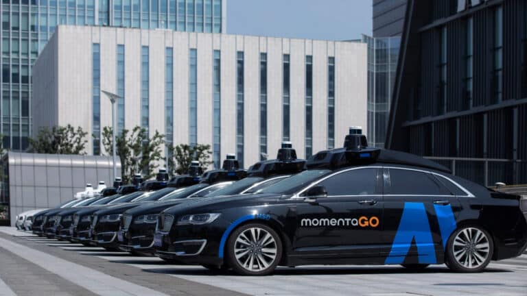 Разработчик технологий роботакси Momenta подал заявку на IPO в США - Bloomberg