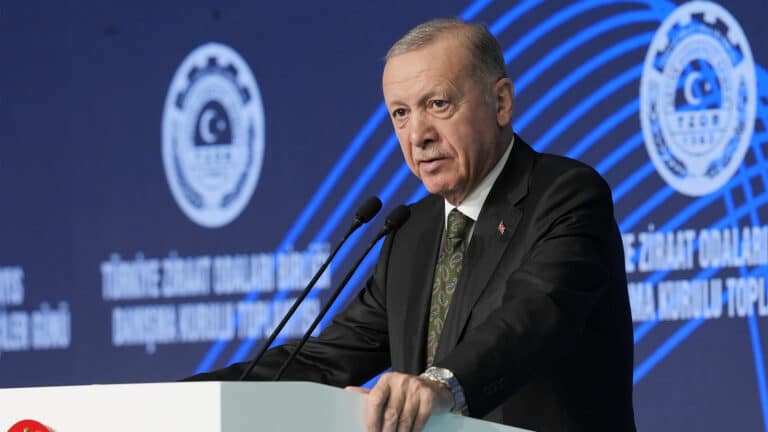 Эрдоган ночью провел экстренное собрание после предупреждения о госперевороте