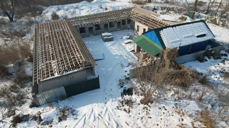 Власти Алматы снесли очередной незаконный объект, который строился без документов и разрешений