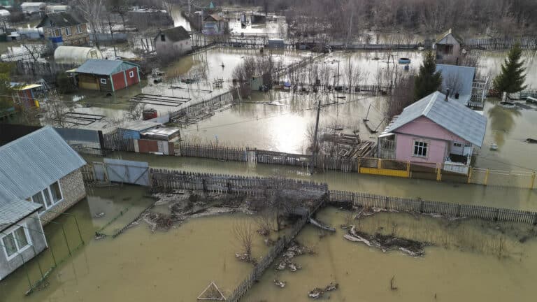 Выплату, обещанную Токаевым пострадавшим от паводка, дают не всем. Депутат просит изменить правила в регионах
