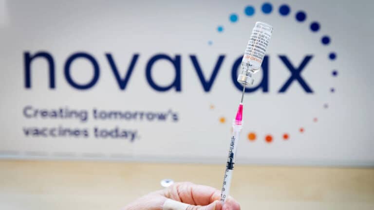 Акции Novavax подорожали более чем вдвое благодаря сделке с Sanofi