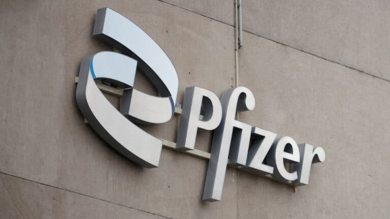 Pfizer выплатит до $250 млн по искам о канцерогенном препарате от изжоги