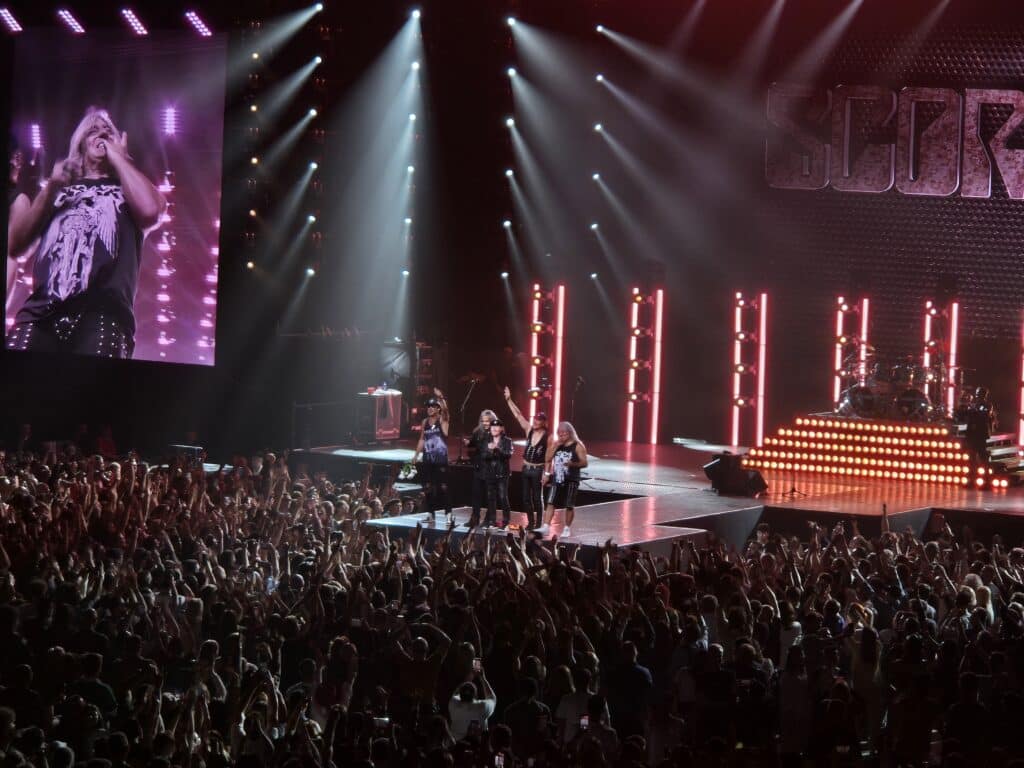 «Рахмет, Алматы!» Репортаж с концерта группы Scorpions на Almaty Arena