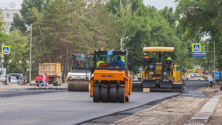Ремонтировать дороги в Казахстане теперь будут только из отечественных материалов