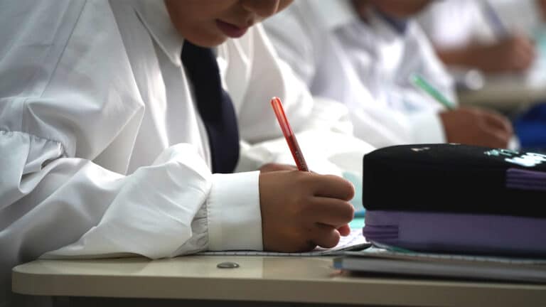Сдали «на изи»: Школьники рассказали об экзамене по казахскому языку