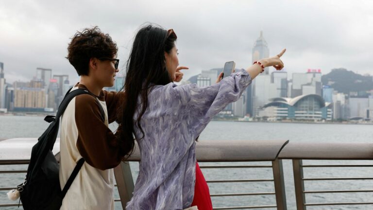 Китайские туристы сократили расходы в путешествиях на длинных выходных в мае