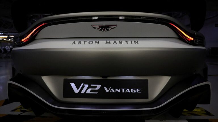 Акции Aston Martin упали до минимума за 1,5 года после отчета о росте убытков
