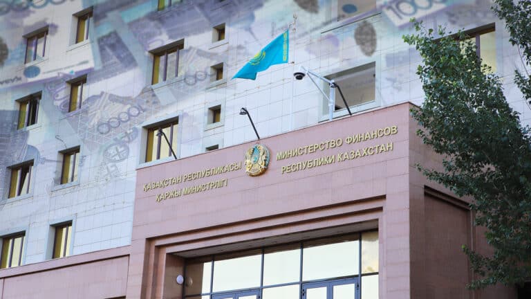 Казахстан хочет потратить на обслуживание внешнего долга более 10 трлн тенге